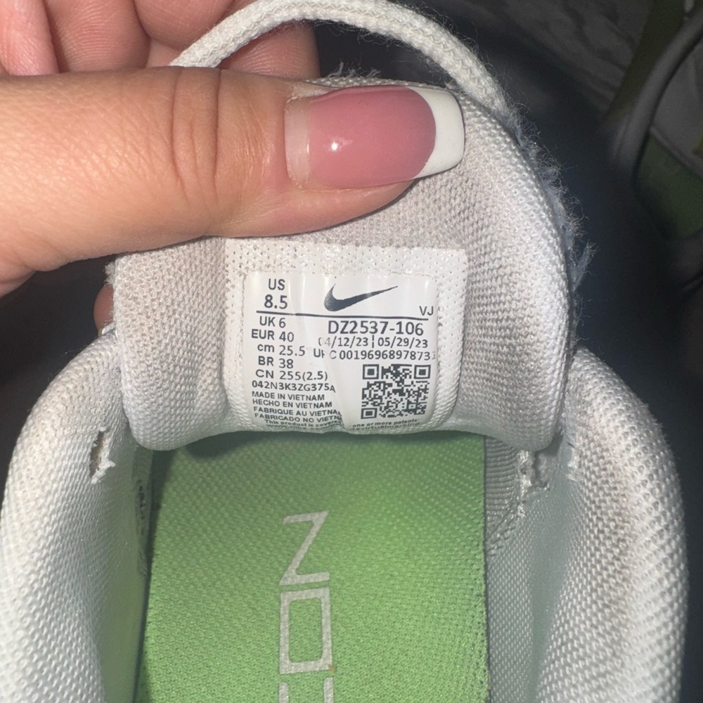 Nike Metcons - Picture 3 of 3
